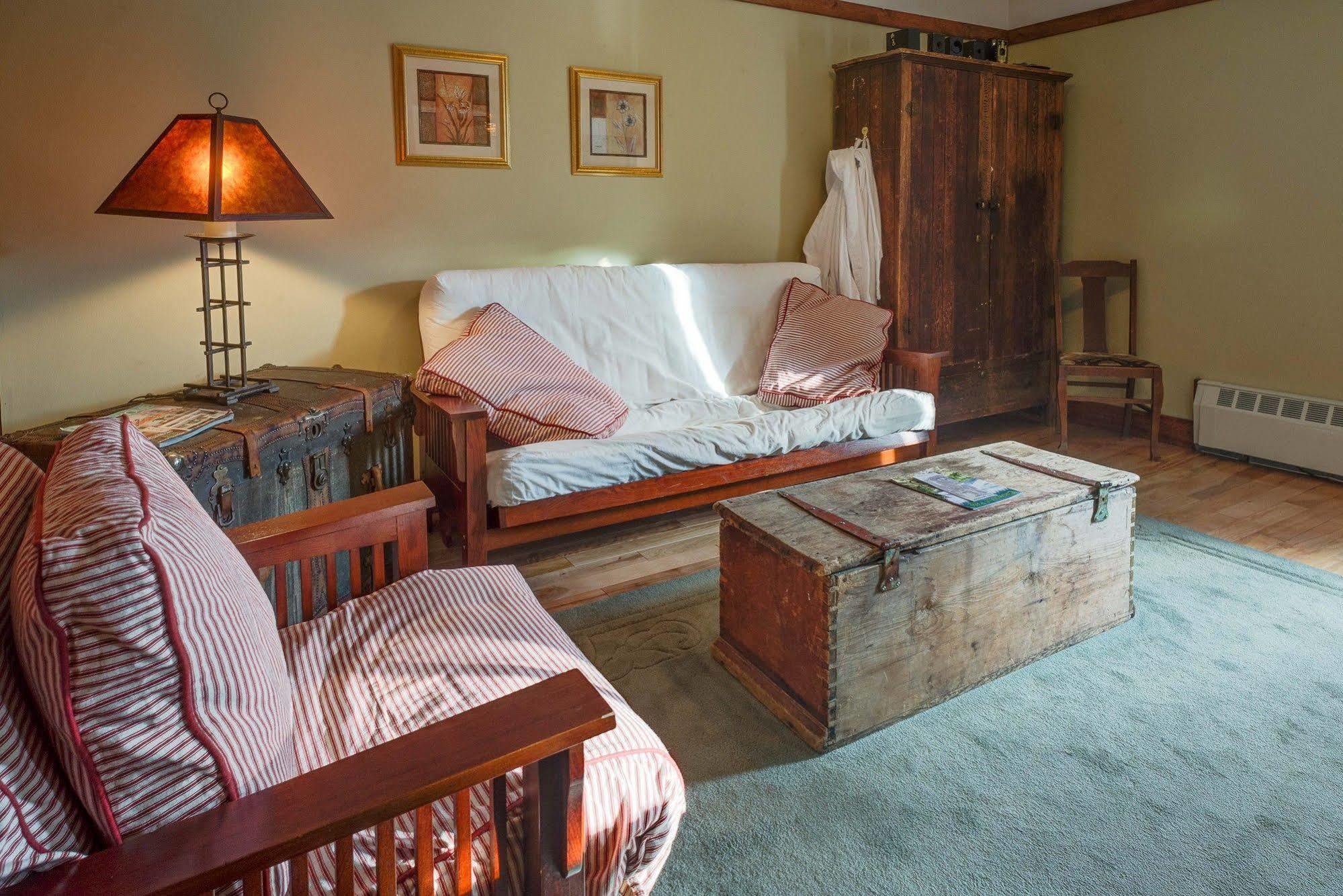 Country Encounters Accommodations Coleman Eksteriør billede