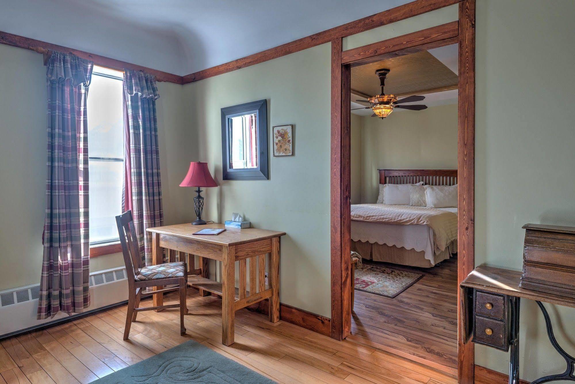 Country Encounters Accommodations Coleman Eksteriør billede