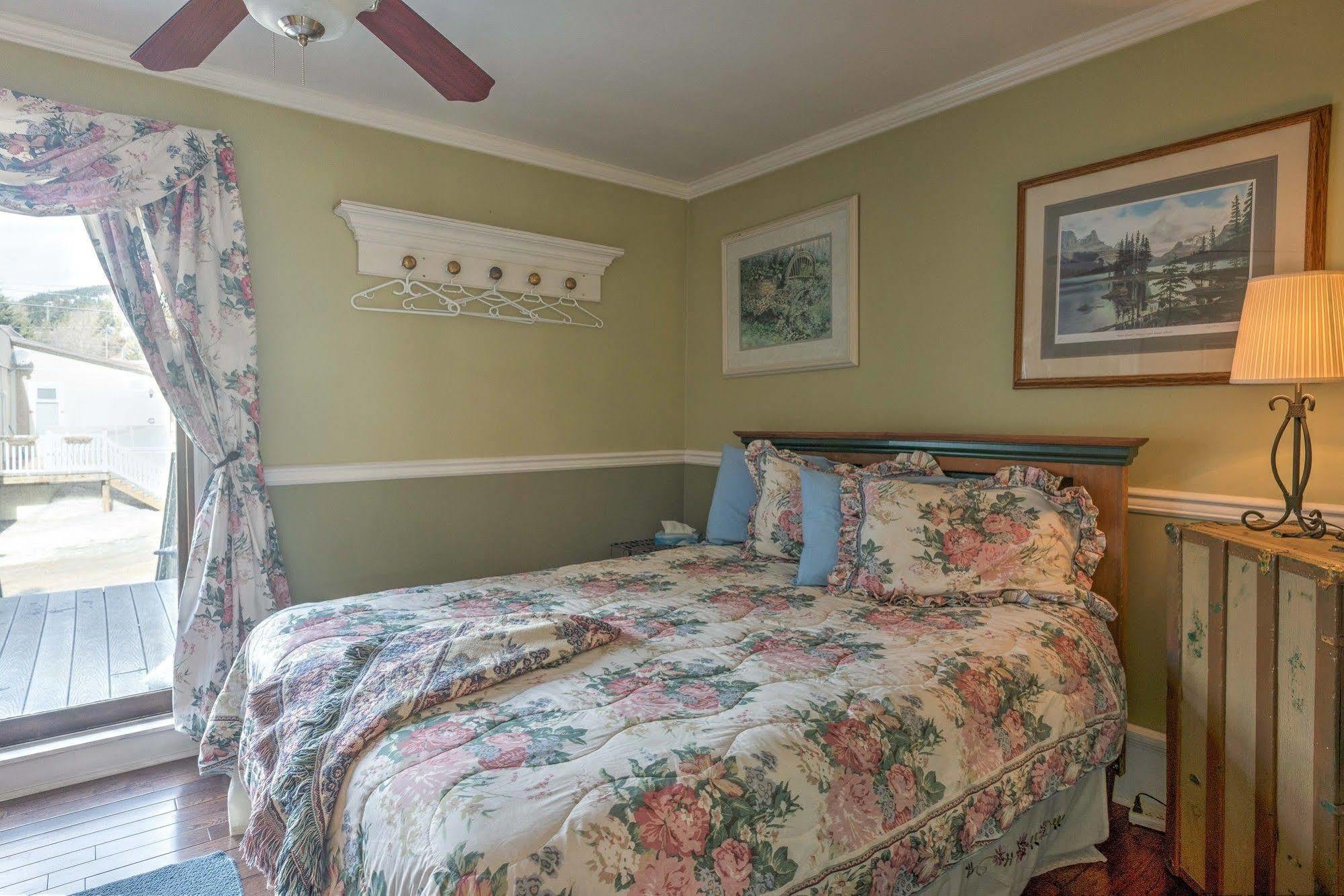 Country Encounters Accommodations Coleman Eksteriør billede