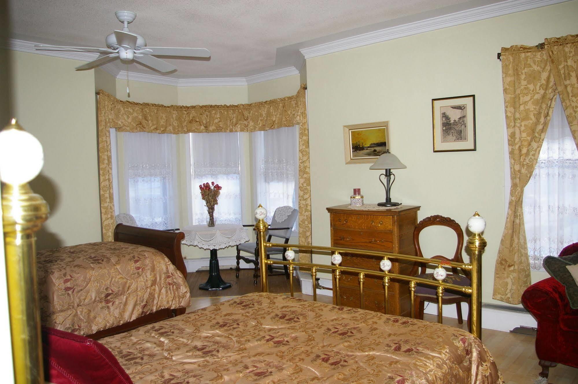 Country Encounters Accommodations Coleman Eksteriør billede