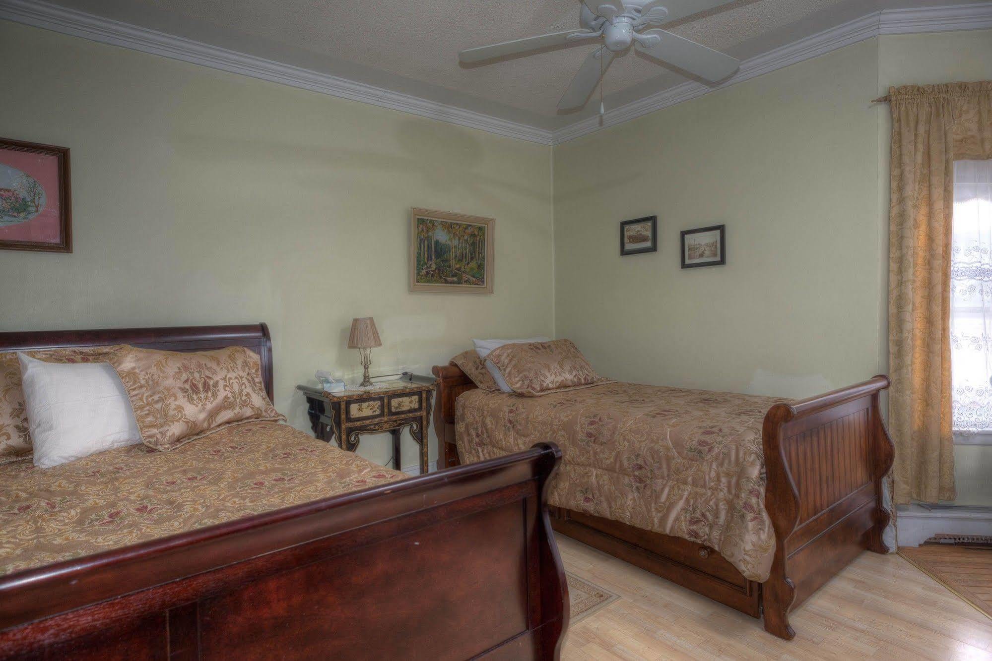 Country Encounters Accommodations Coleman Eksteriør billede