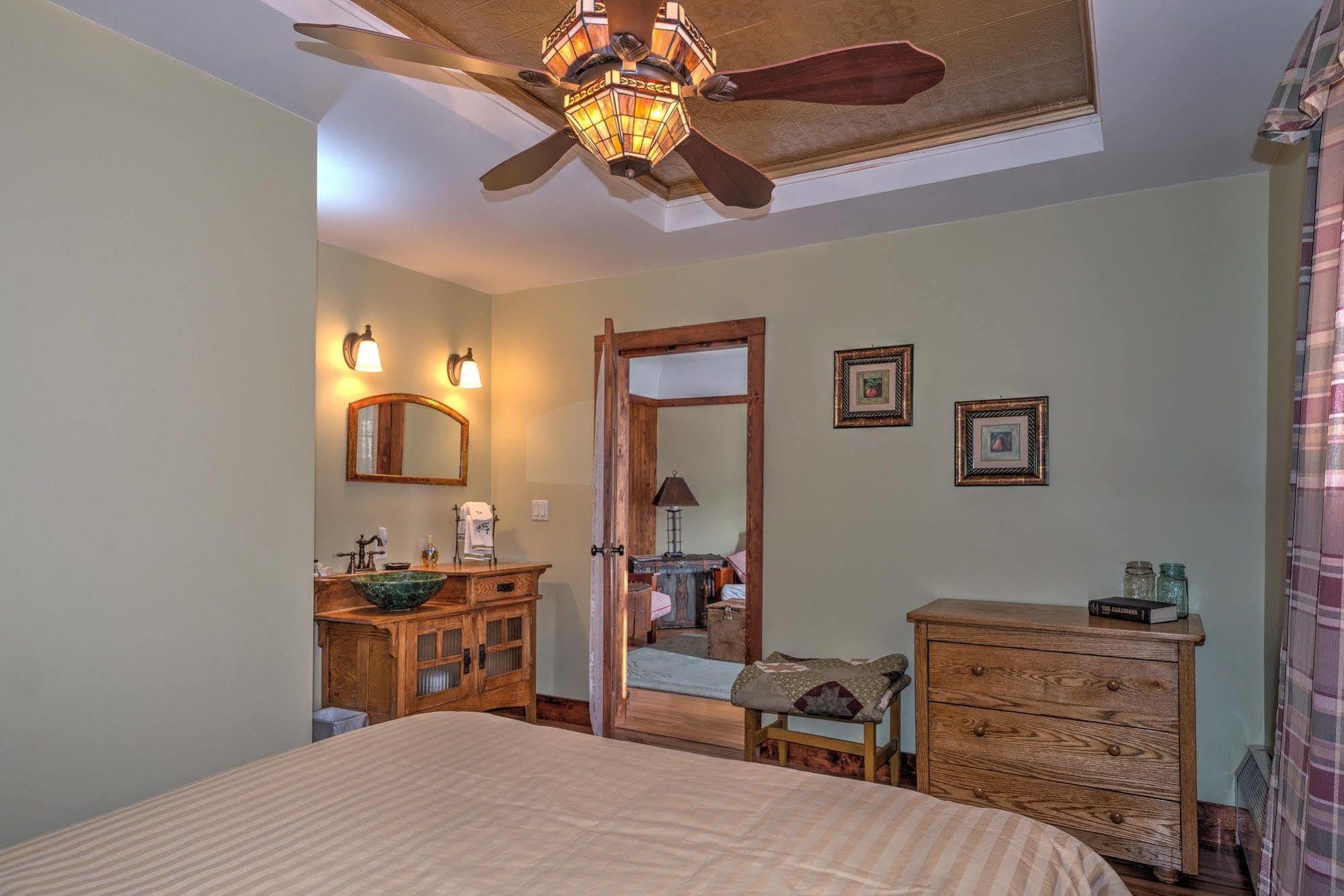Country Encounters Accommodations Coleman Eksteriør billede